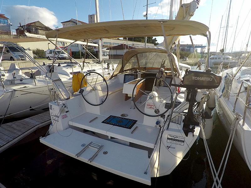 Book yachts online - sailboat - Dufour 350 GL - Luka - rent