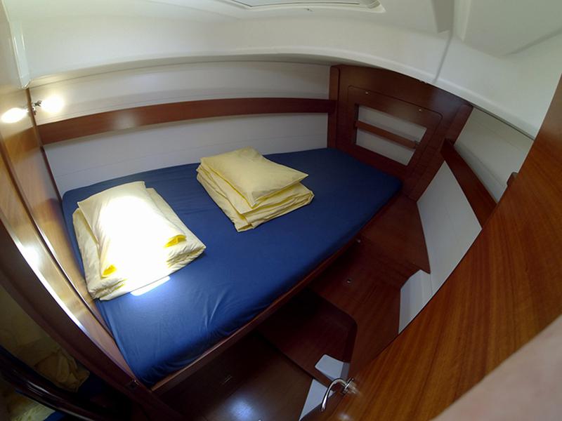 Book yachts online - sailboat - Dufour 375 GL - China girl - rent