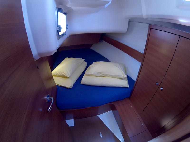 Book yachts online - sailboat - Dufour 375 GL - China girl - rent