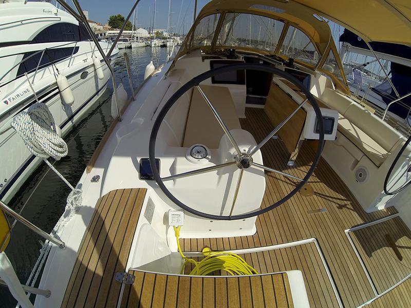 Book yachts online - sailboat - Dufour 382 GL - Major Tom - rent
