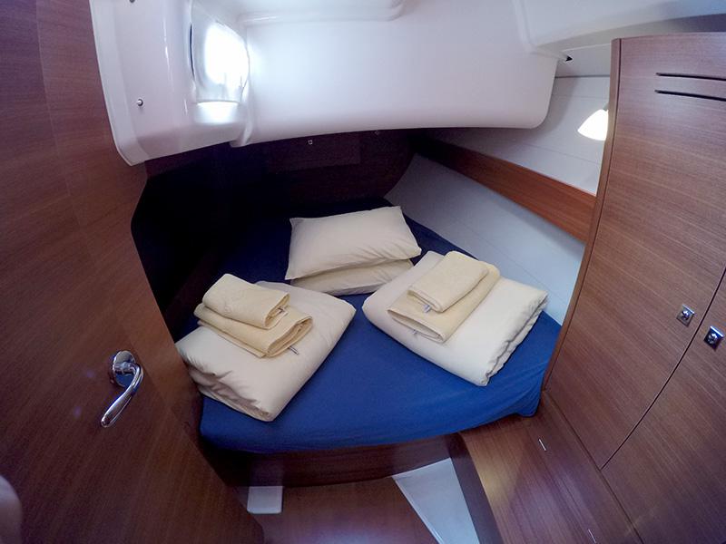 Book yachts online - sailboat - Dufour 382 GL - Major Tom - rent