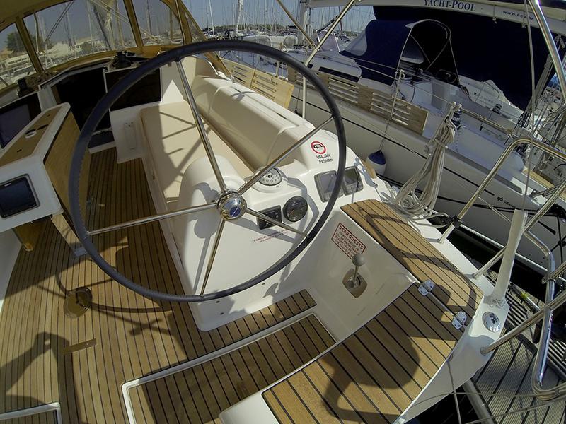 Book yachts online - sailboat - Dufour 382 GL - Major Tom - rent
