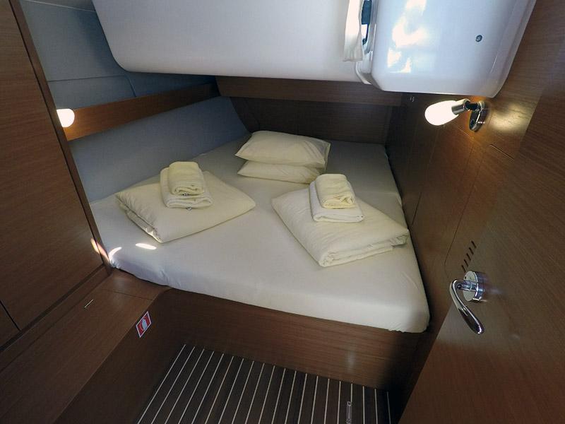 Book yachts online - sailboat - Dufour 460 - Petra - rent