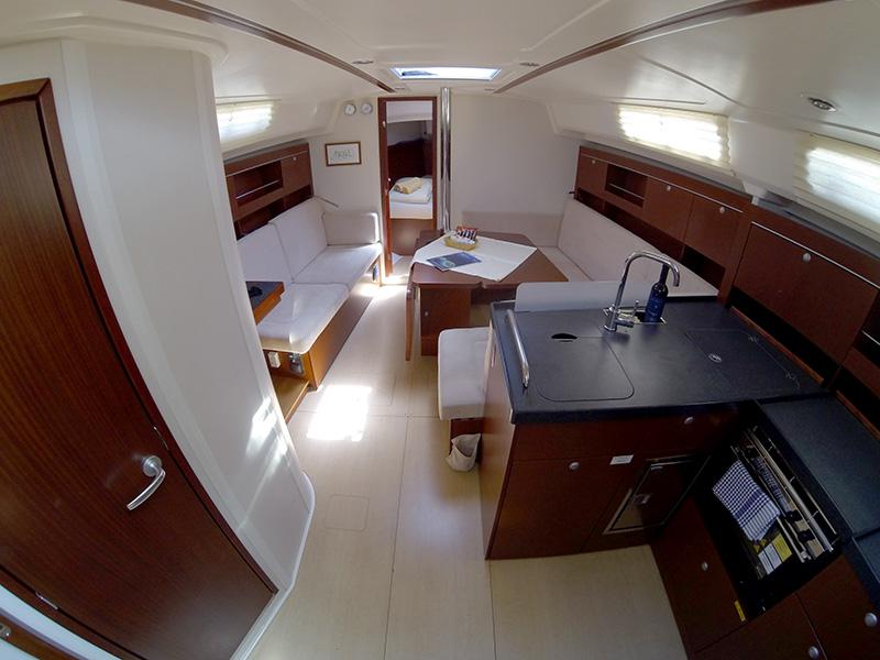 Book yachts online - sailboat - Hanse 385 - Ariel - rent