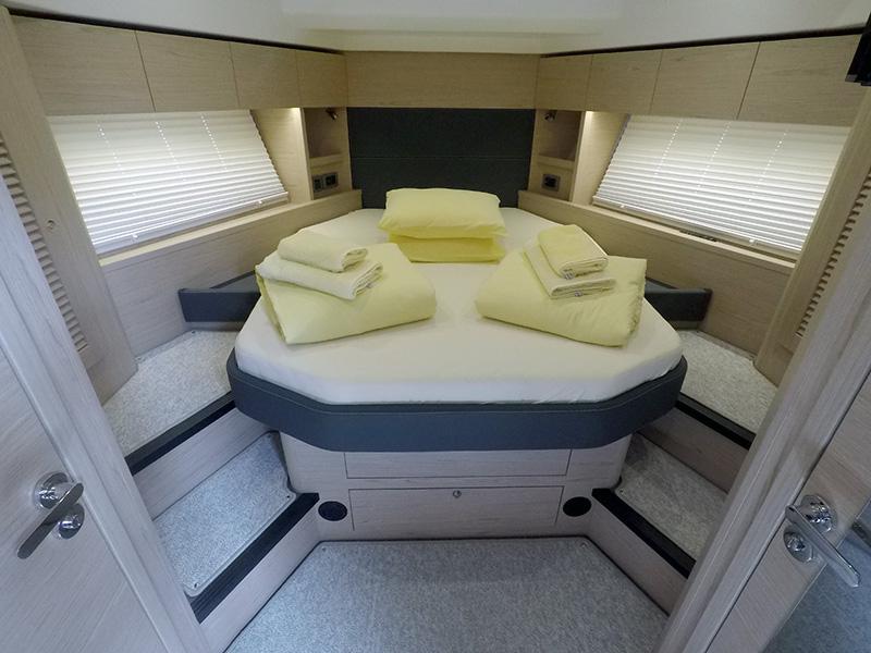 Book yachts online - motorboat - Beneteau S. Trawler 47 - Ocean dreamer - rent