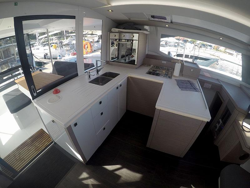 Book yachts online - catamaran - Fountaine Pajot Astréa 42 - Imagine - rent