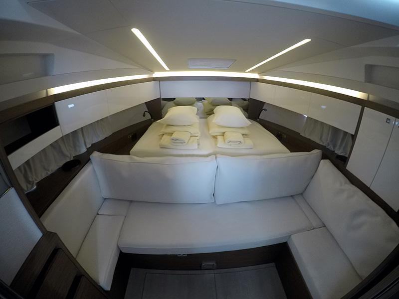 Book yachts online - motorboat - Leader 33 - Il Sogno - rent
