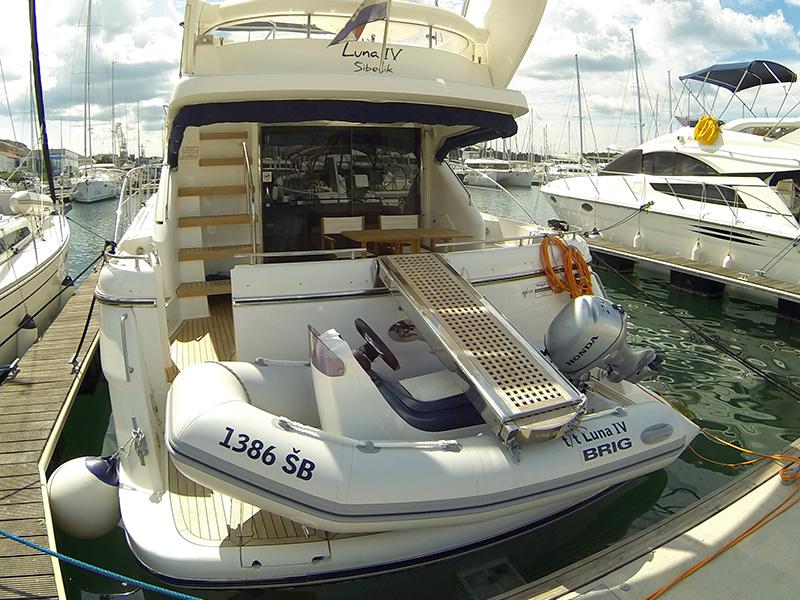 Book yachts online - motorboat - Fairline Phantom 50 - Luna IV - rent