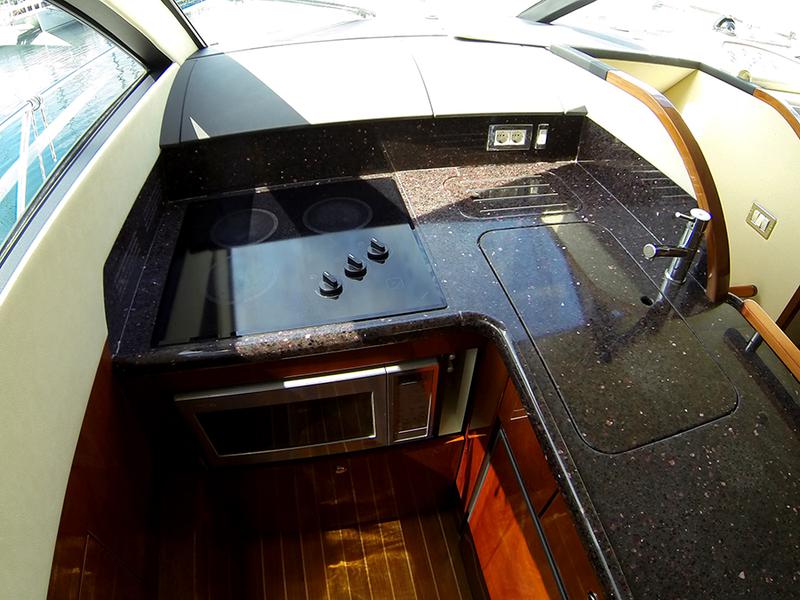 Book yachts online - motorboat - Fairline Phantom 50 - Luna IV - rent