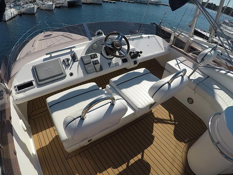 Book yachts online - motorboat - Fairline Phantom 50 - Luna IV - rent