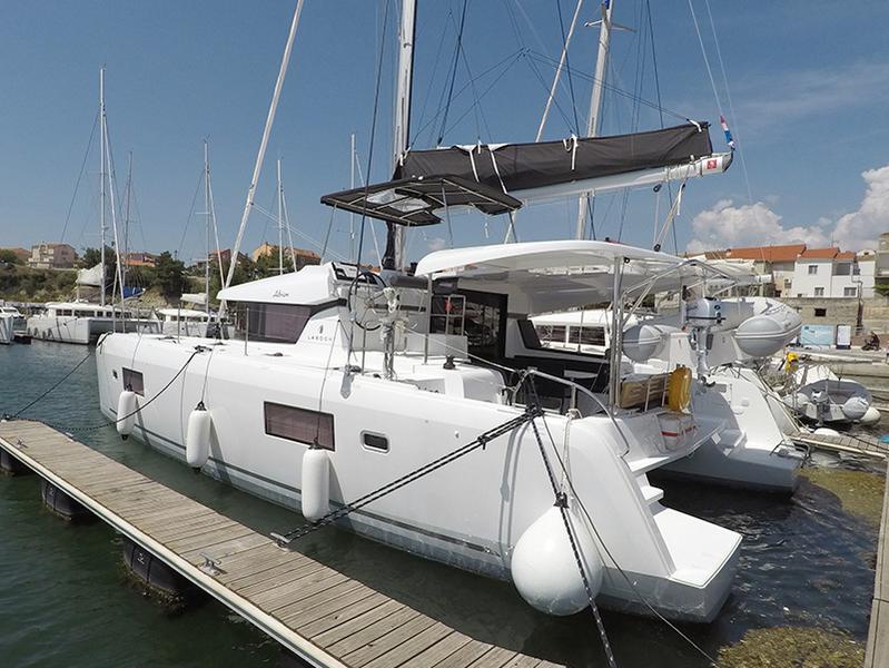 Book yachts online - catamaran - Lagoon 42 - Albion - rent