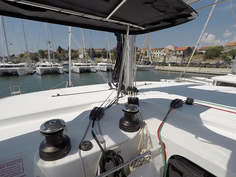 Book yachts online - catamaran - Lagoon 42 - Albion - rent