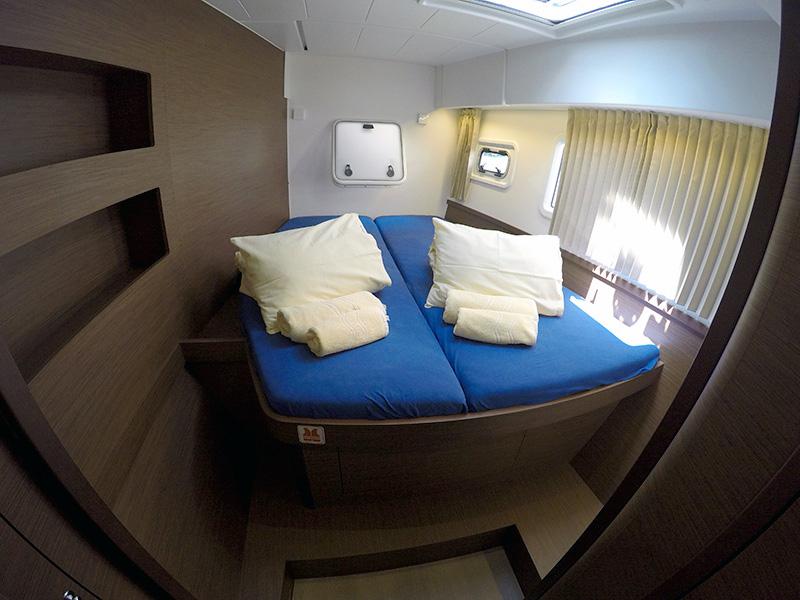 Book yachts online - catamaran - Lagoon 42 - Albion - rent