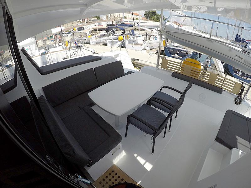 Book yachts online - catamaran - Lagoon 42 - Albion - rent