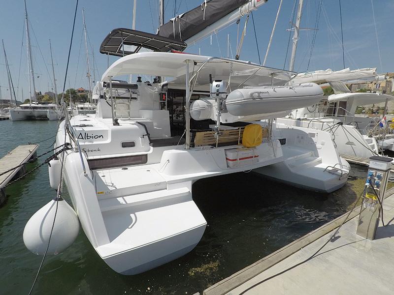 Book yachts online - catamaran - Lagoon 42 - Albion - rent