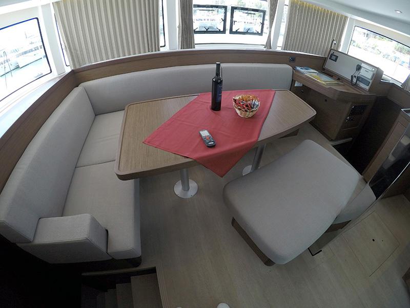 Book yachts online - catamaran - Lagoon 42 - Albion - rent