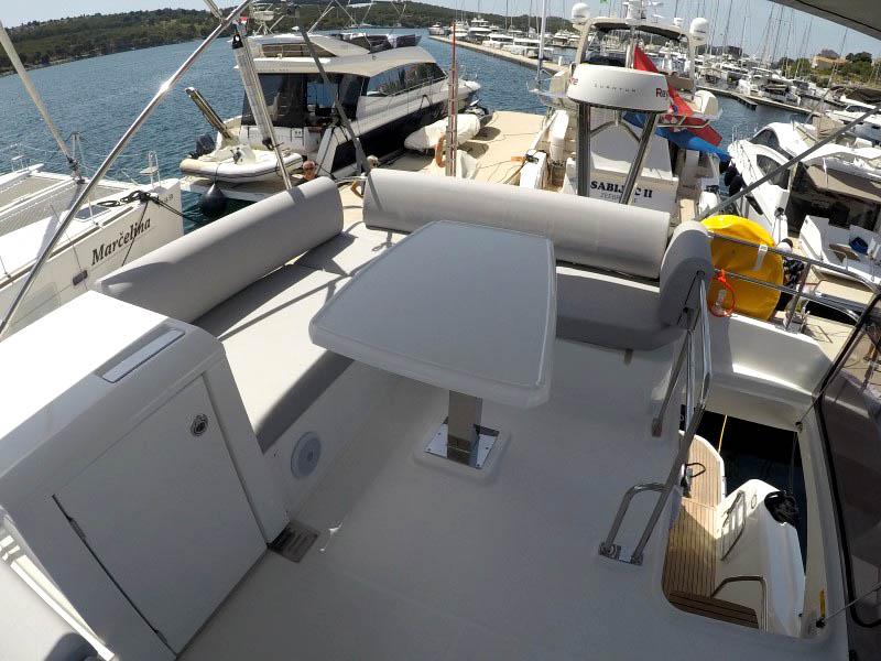 Book yachts online - motorboat - Prestige 420 Fly - Brigadoon - rent