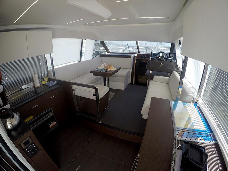 Book yachts online - motorboat - Prestige 420 Fly - Brigadoon - rent