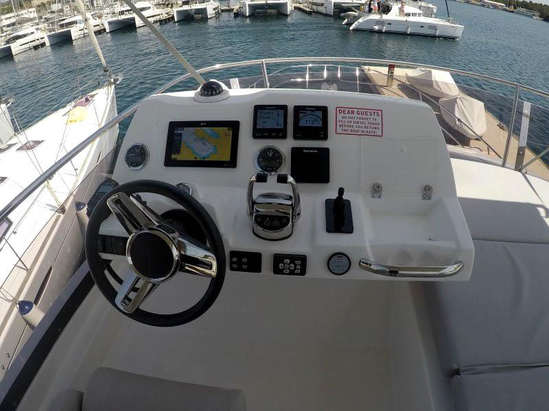 Book yachts online - motorboat - Prestige 420 Fly - Brigadoon - rent