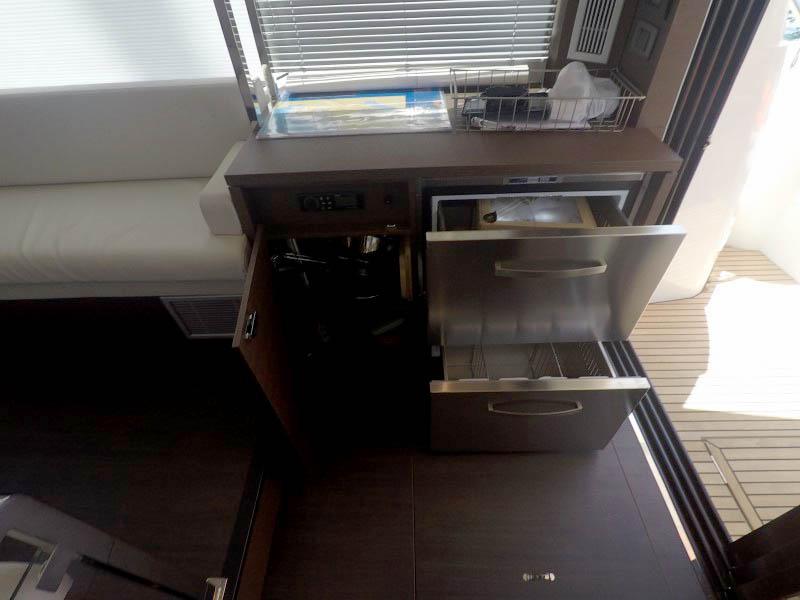 Book yachts online - motorboat - Prestige 420 Fly - Brigadoon - rent