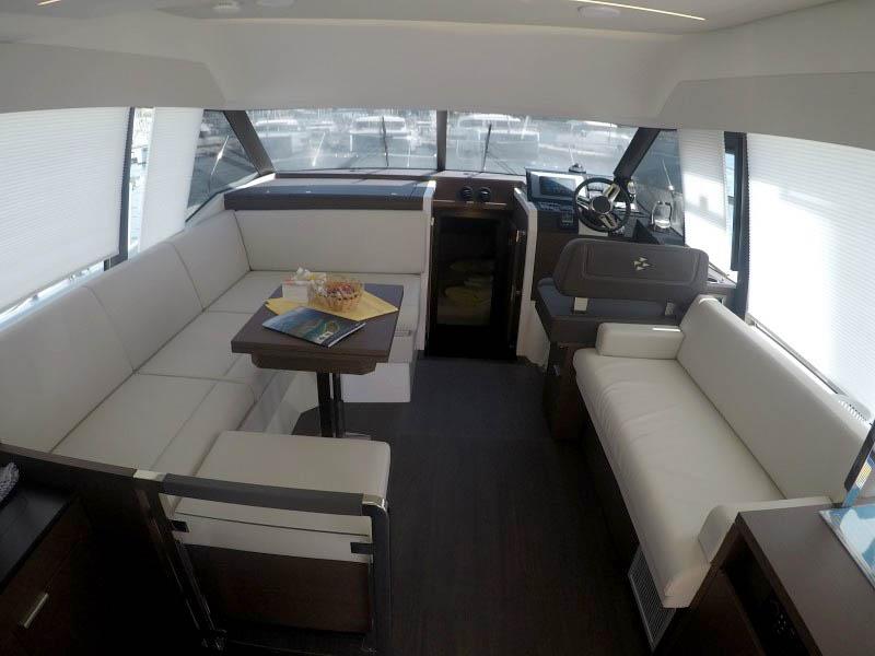 Book yachts online - motorboat - Prestige 420 Fly - Brigadoon - rent