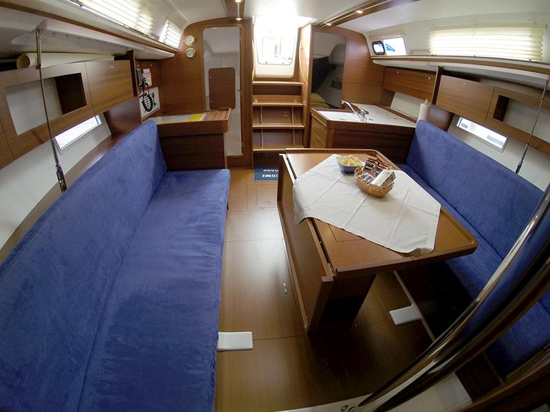 Book yachts online - sailboat - Dufour 335 GL - Lara - rent