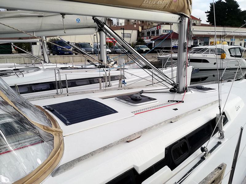 Book yachts online - sailboat - Dufour 335 GL - Lara - rent