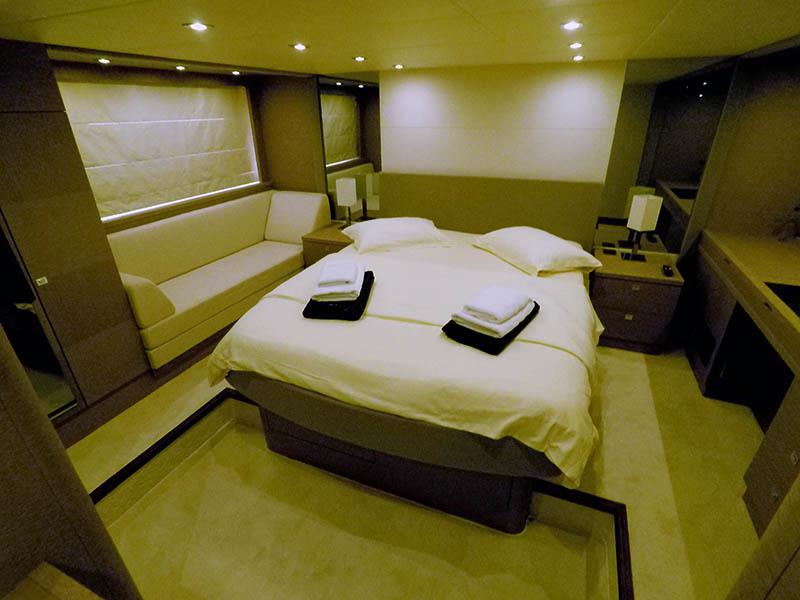 Book yachts online - motorboat - Prestige 620 S - JANA - rent