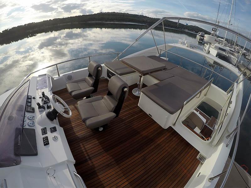 Book yachts online - motorboat - Prestige 620 S - JANA - rent
