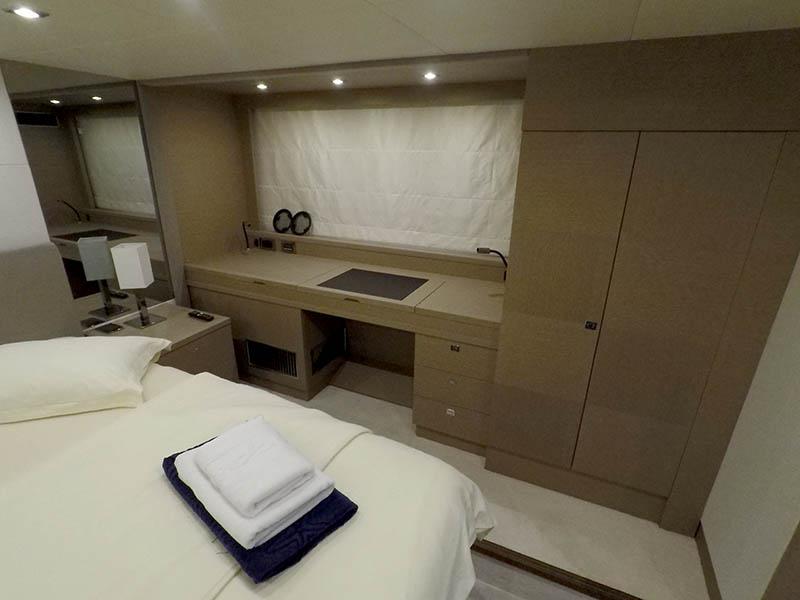 Book yachts online - motorboat - Prestige 620 S - JANA - rent
