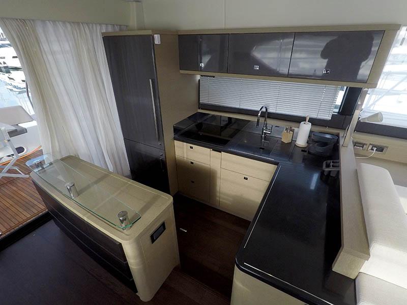 Book yachts online - motorboat - Prestige 620 S - JANA - rent