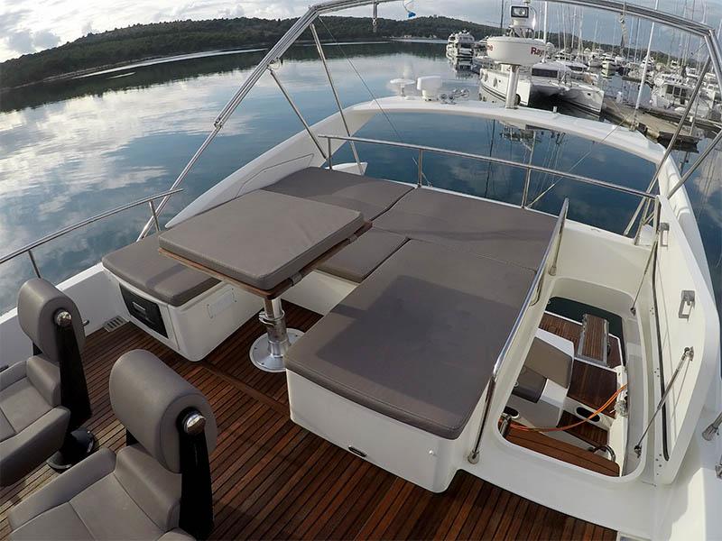 Book yachts online - motorboat - Prestige 620 S - JANA - rent