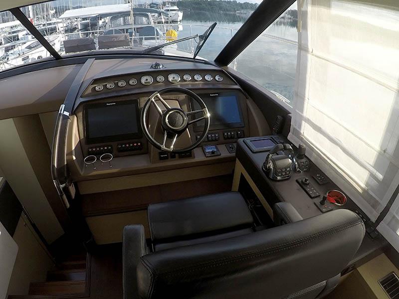 Book yachts online - motorboat - Prestige 620 S - JANA - rent