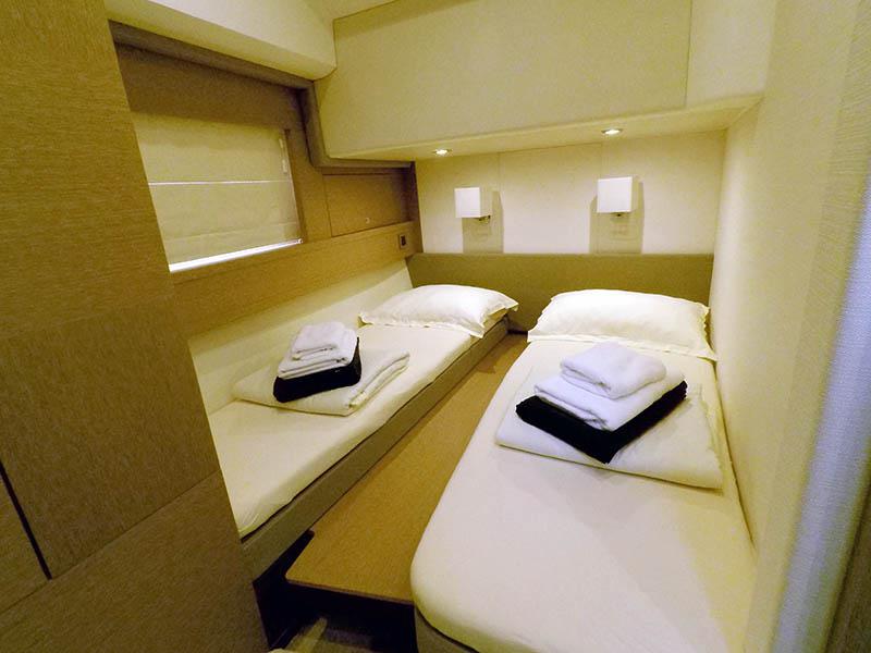 Book yachts online - motorboat - Prestige 620 S - JANA - rent