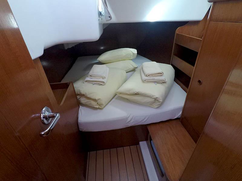 Book yachts online - sailboat - Oceanis Clipper 411 - Artemis - rent