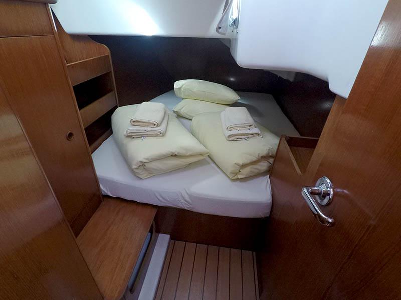 Book yachts online - sailboat - Oceanis Clipper 411 - Artemis - rent