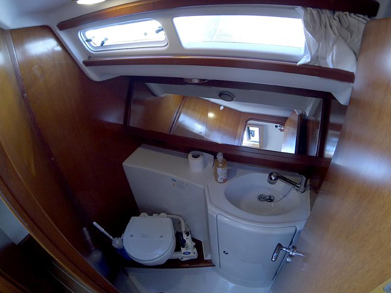 Book yachts online - sailboat - Grand Soleil 37 R - Sportski Vuk - rent