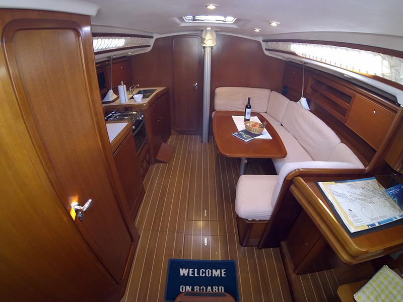 Book yachts online - sailboat - Grand Soleil 37 R - Sportski Vuk - rent