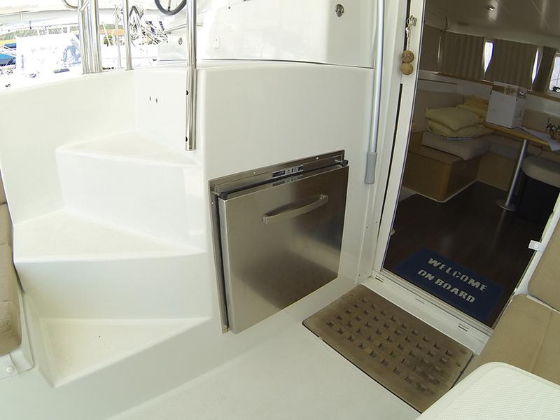 Book yachts online - catamaran - Lagoon 400 - Stray cat - rent