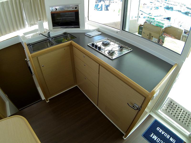 Book yachts online - catamaran - Lagoon 400 - Stray cat - rent