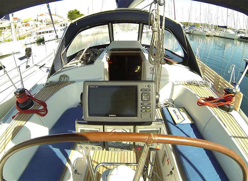Book yachts online - sailboat - Grand Soleil 43 - Skalice - rent