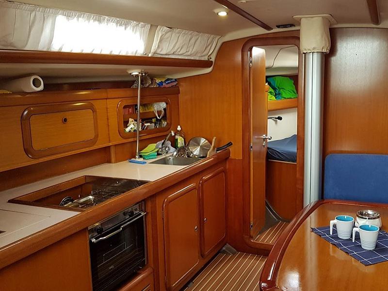 Book yachts online - sailboat - Grand Soleil 40 R - Stribor - rent