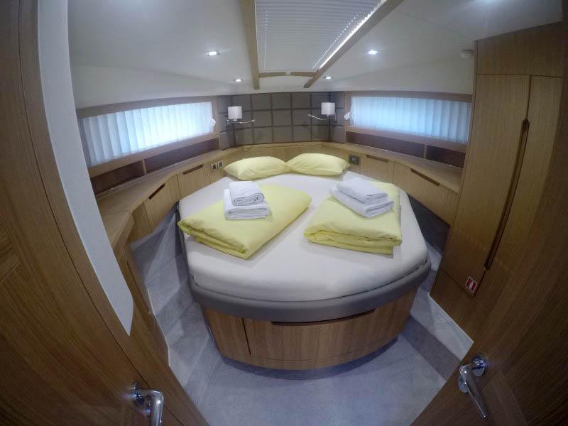 Book yachts online - motorboat - Galeon 430 Skydeck - Il Sogno III - rent