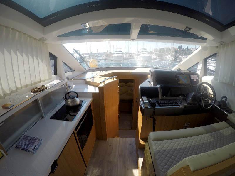 Book yachts online - motorboat - Galeon 430 Skydeck - Il Sogno III - rent