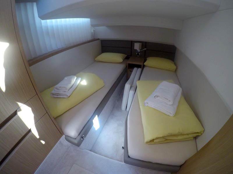 Book yachts online - motorboat - Galeon 430 Skydeck - Il Sogno III - rent