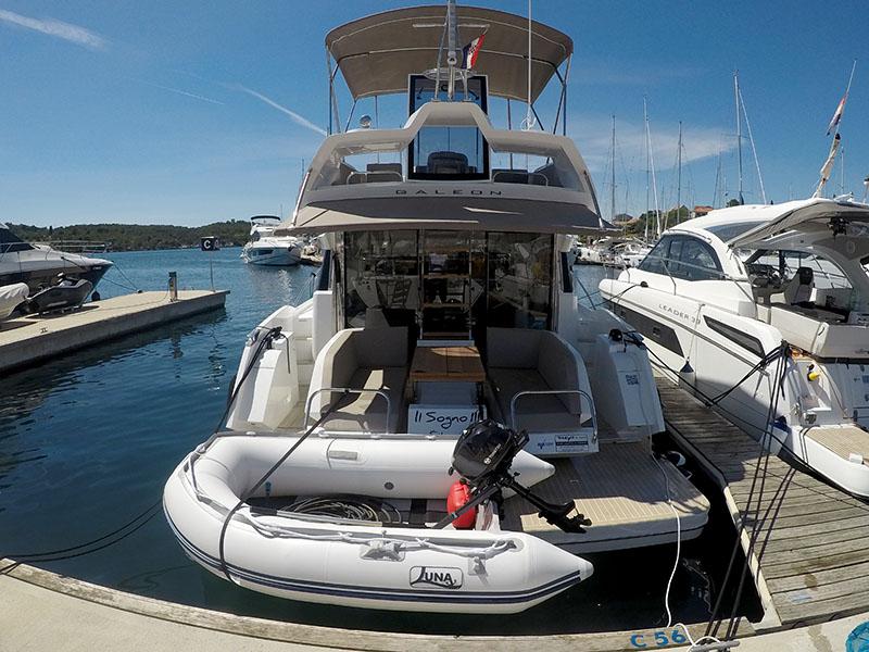 Book yachts online - motorboat - Galeon 430 Skydeck - Il Sogno III - rent