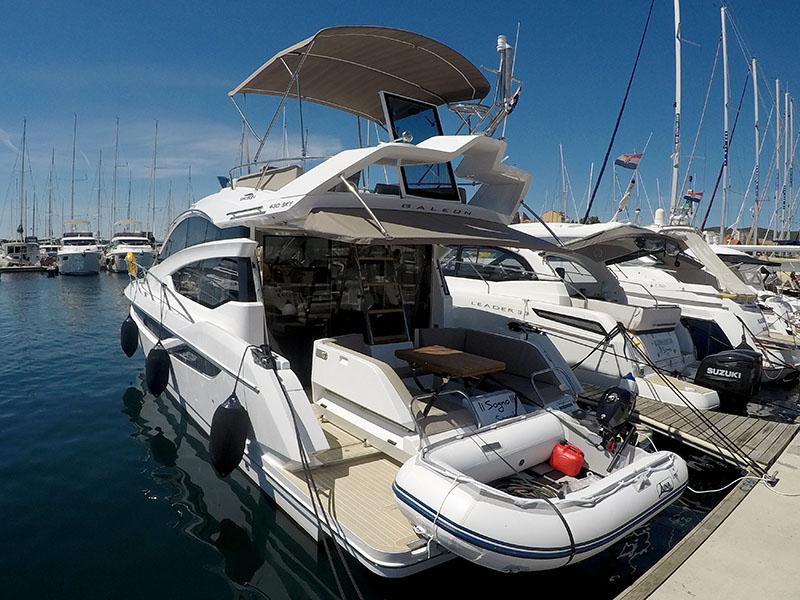 Book yachts online - motorboat - Galeon 430 Skydeck - Il Sogno III - rent