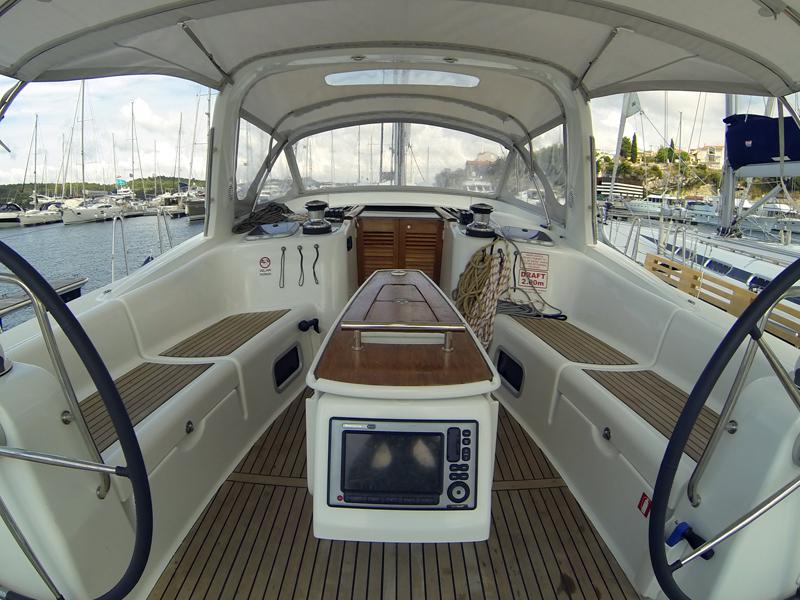 Book yachts online - sailboat - Oceanis 50 - Pika II - rent