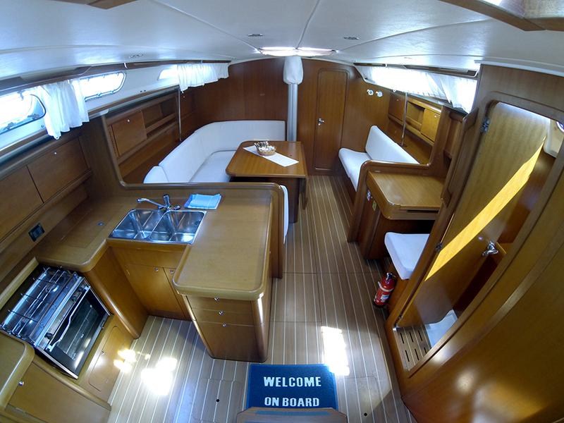 Book yachts online - sailboat - Grand Soleil 45 - Pingala - rent