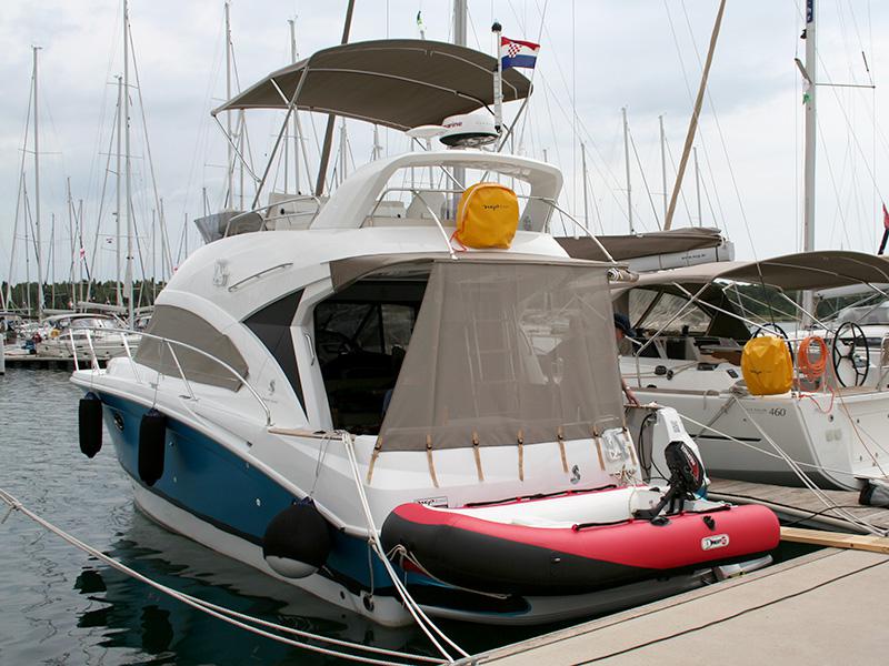 Book yachts online - motorboat - Beneteau Antares 36 - Capricorn - rent